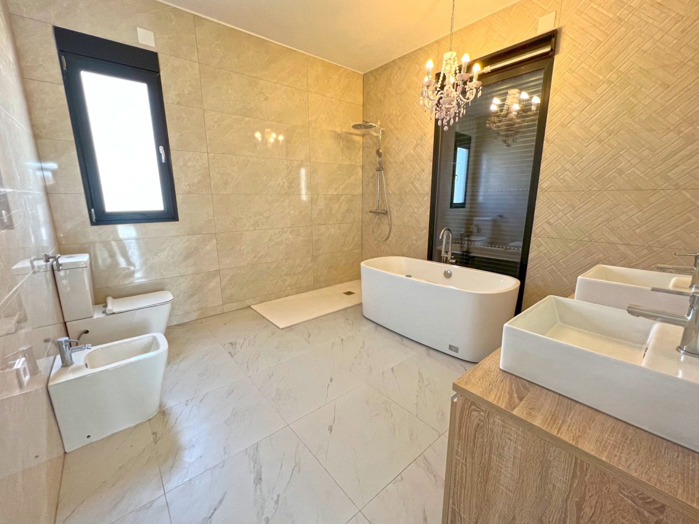 Villa a Rio Park, Alicante, Spagna 3 camere da letto, 987 mq. N° 50754