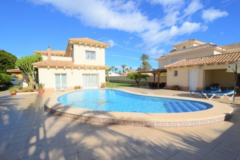 Villa for sale in Cabo Roig, Alicante, Spain 4 bedrooms, 276 sq.m. No. 35304 - photo 1