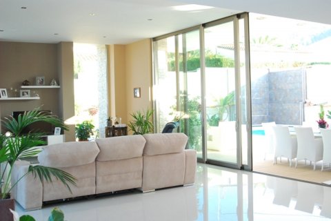 Villa for sale in Albir, Alicante, Spain 6 bedrooms, 968 sq.m. No. 50256 - photo 3