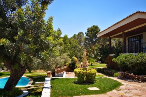 House for sale in Betera, Valencia, Spain 7 bedrooms, 465 sq.m. No. 49995 - photo 1
