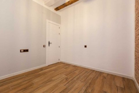 Apartment for sale in Barcelona, Spain 4 bedrooms, 96 sq.m. No. 49907 - photo 9
