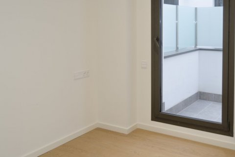 Apartment for sale in Barcelona, Spain 4 bedrooms, 115 sq.m. No. 49805 - photo 21
