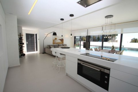 Villa for sale in San Miguel de Salinas, Alicante, Spain 4 bedrooms, 197 sq.m. No. 49751 - photo 4