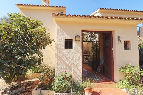 House for sale in Finestrat, Alicante, Spain 4 bedrooms, 5000 sq.m. No. 50705 - photo 5