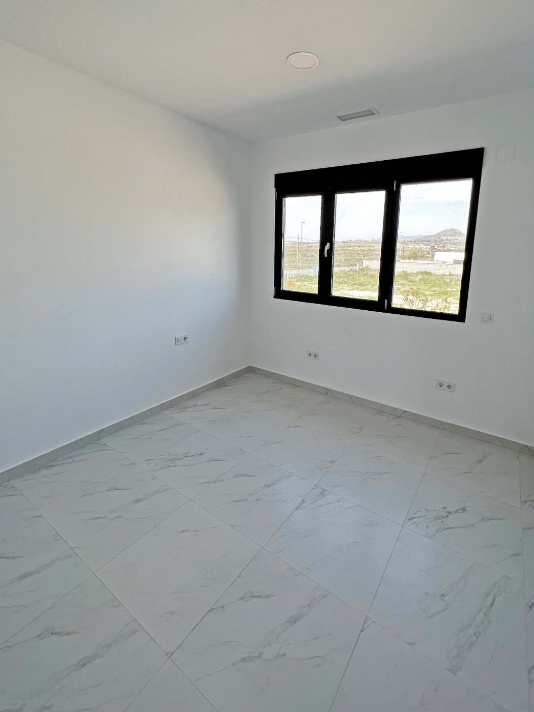 Villa a Rio Park, Alicante, Spagna 3 camere da letto, 987 mq. N° 50754