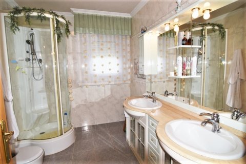 Villa for sale in La Nucia, Alicante, Spain 4 bedrooms, 395 sq.m. No. 50297 - photo 17