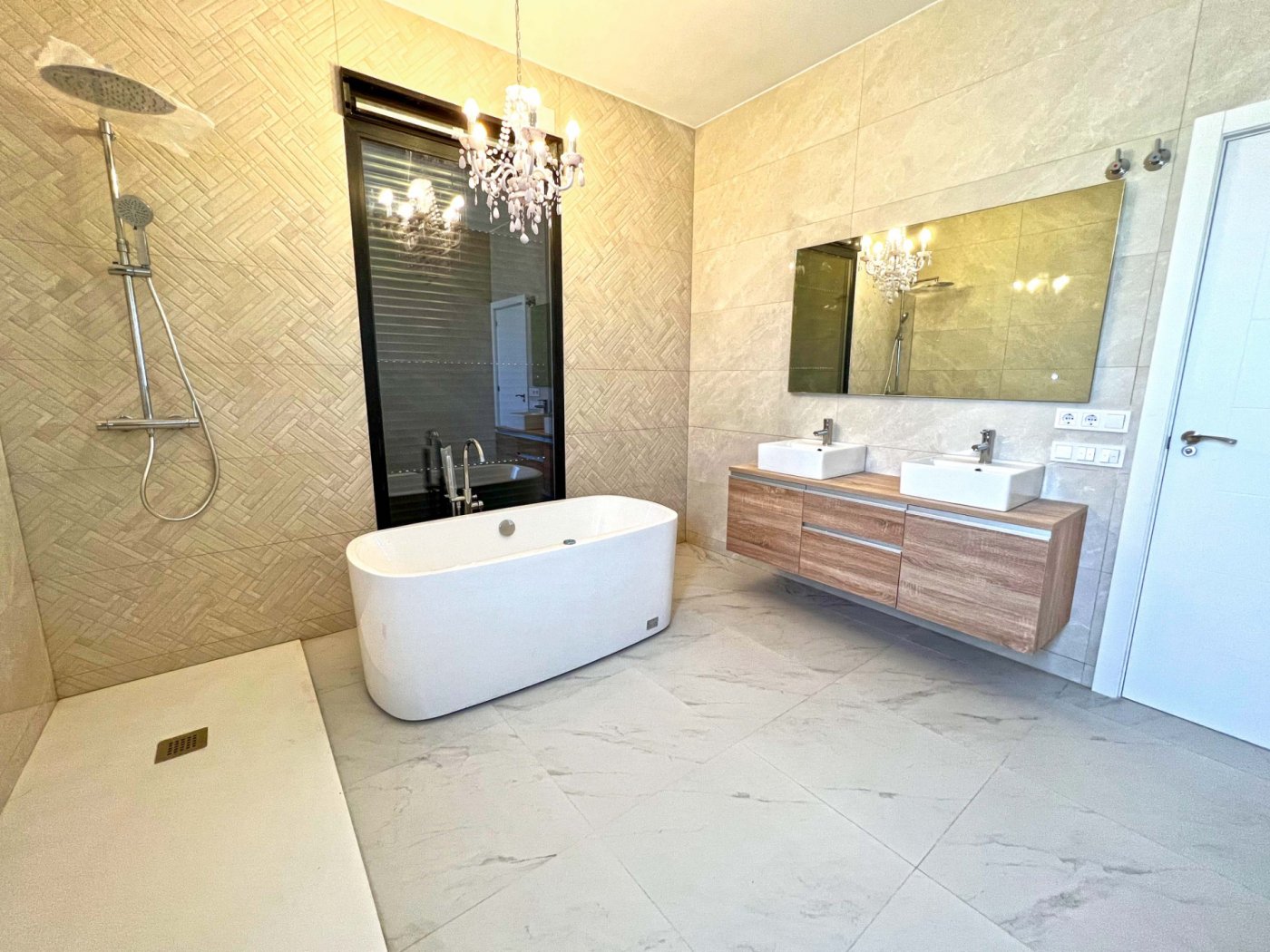 Villa a Rio Park, Alicante, Spagna 3 camere da letto, 987 mq. N° 50754