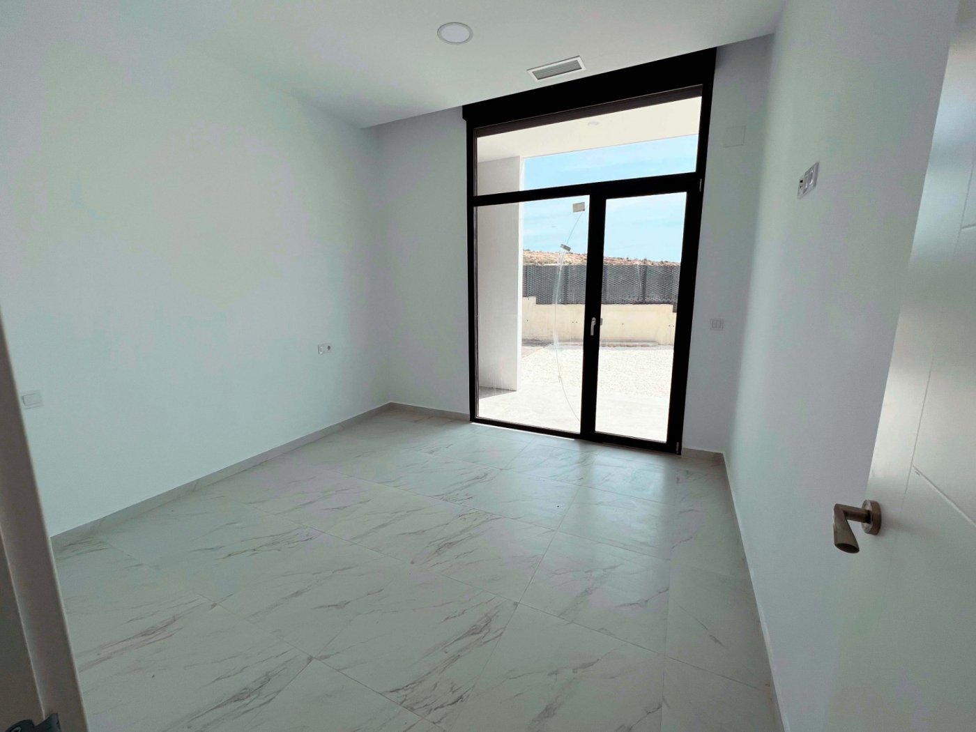 Villa a Rio Park, Alicante, Spagna 3 camere da letto, 987 mq. N° 50754