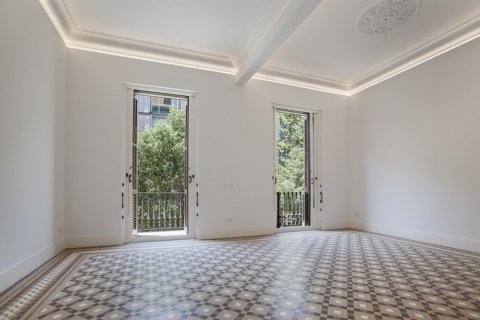 Apartment for sale in Eixample, Barcelona, Spain 3 bedrooms, 179 sq.m. No. 50308 - photo 2