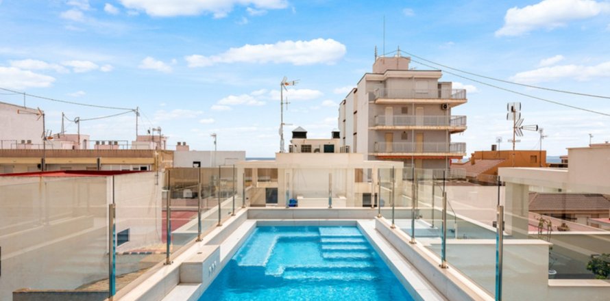 Apartment in Torrevieja, Alicante, Spain 2 bedrooms, 87 sq.m. No. 49755