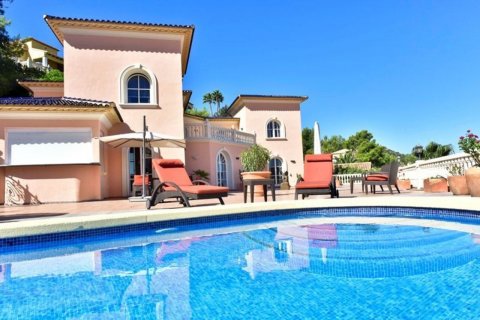 Villa for sale in Pedreguer, Alicante, Spain 5 bedrooms, 425 sq.m. No. 50217 - photo 1