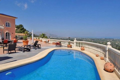 Villa for sale in Pedreguer, Alicante, Spain 5 bedrooms, 425 sq.m. No. 50217 - photo 4
