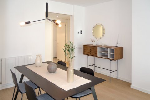 Apartment for sale in Barcelona, Spain 4 bedrooms, 115 sq.m. No. 49805 - photo 4
