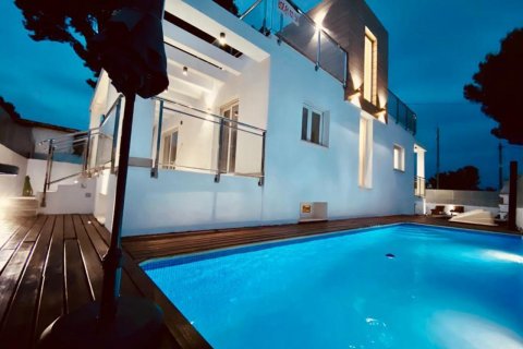 Villa for sale in La Nucia, Alicante, Spain 3 bedrooms, 320 sq.m. No. 49884 - photo 2