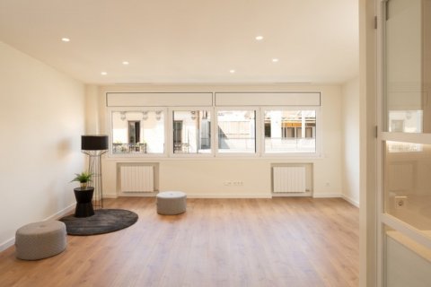 Apartment for sale in Barcelona, Spain 3 bedrooms, 96 sq.m. No. 50306 - photo 7
