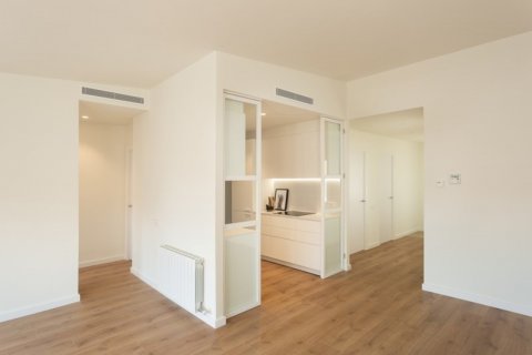 Apartment for sale in Barcelona, Spain 3 bedrooms, 96 sq.m. No. 50306 - photo 20