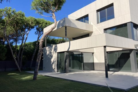 Villa for sale in Gava, Barcelona, Spain 6 bedrooms, 600 sq.m. No. 49808 - photo 4