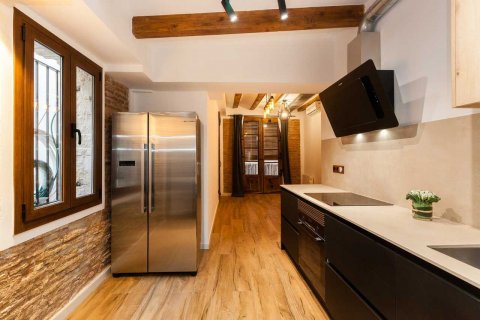 Apartment for sale in Barcelona, Spain 4 bedrooms, 96 sq.m. No. 49907 - photo 5