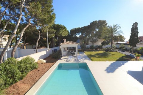 Villa for sale in Cabo Roig, Alicante, Spain 4 bedrooms, 332 sq.m. No. 50844 - photo 7