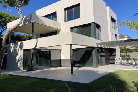 Villa for sale in Gava, Barcelona, Spain 6 bedrooms, 600 sq.m. No. 49808 - photo 2