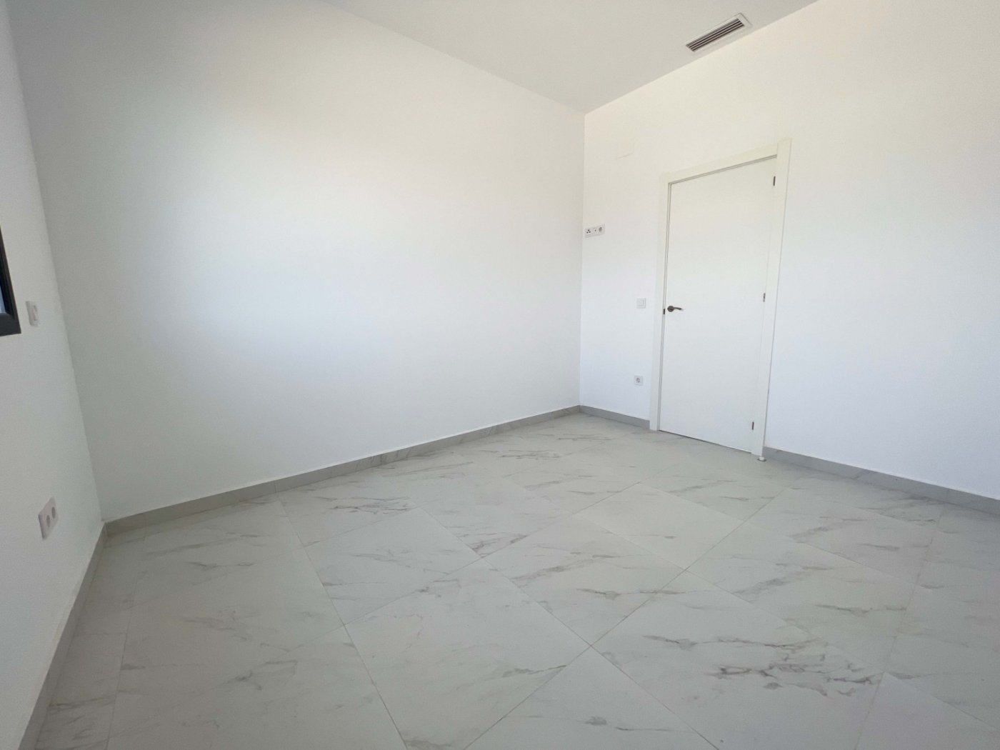 Villa a Rio Park, Alicante, Spagna 3 camere da letto, 987 mq. N° 50754