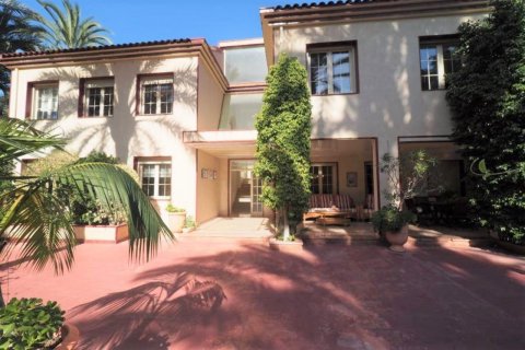 Villa for sale in Elche, Alicante, Spain 8 bedrooms, 800 sq.m. No. 50313 - photo 3
