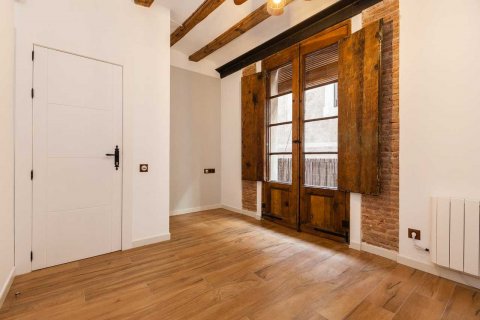 Apartment for sale in Barcelona, Spain 4 bedrooms, 96 sq.m. No. 49907 - photo 8