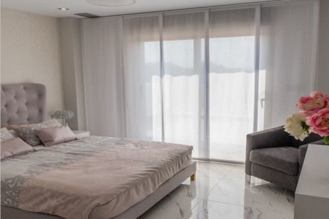 Apartment for sale in Alicante, Spain 3 bedrooms, 153 sq.m. No. 51859 - photo 6