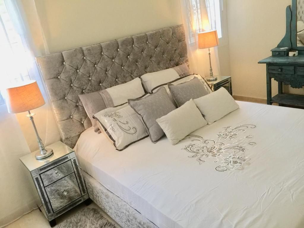 Kaupunkipientalo Nueva Andalucia, Malaga, Espanja 4 makuuhuonetta, 212 m2 No. 53471