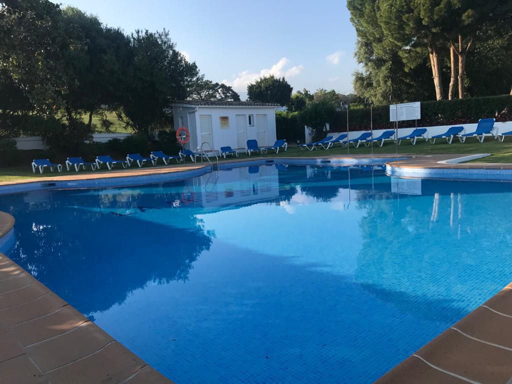 Kaupunkipientalo Nueva Andalucia, Malaga, Espanja 4 makuuhuonetta, 212 m2 No. 53471