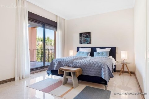 Villa for sale in Estepona, Malaga, Spain 4 bedrooms, 276 sq.m. No. 52961 - photo 11