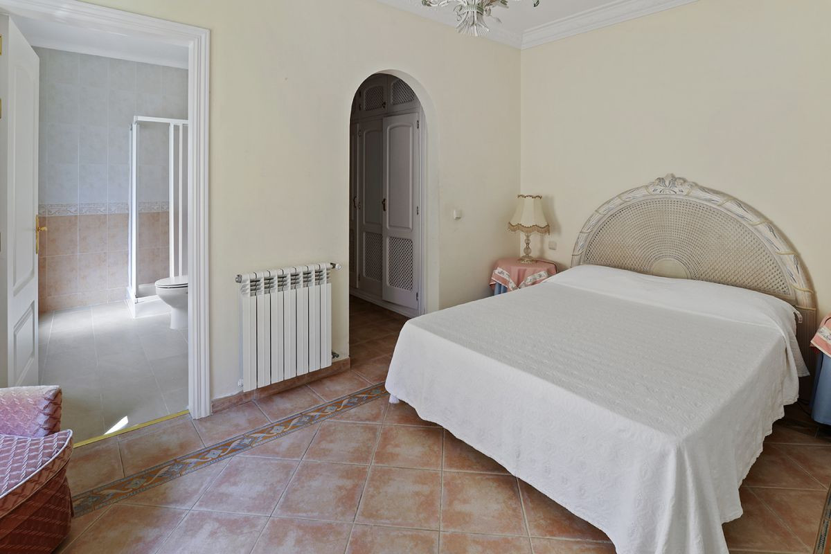 Huvila El Paraiso, Malaga, Espanja 5 makuuhuonetta, 953 m2 No. 53418
