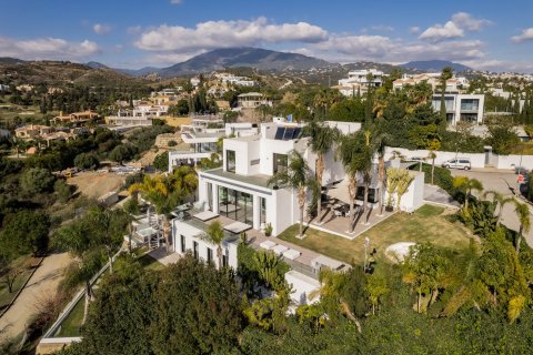 Villa for sale in La Alqueria-El Paraíso, Malaga, Spain 7 bedrooms, 867 sq.m. No. 53551 - photo 11