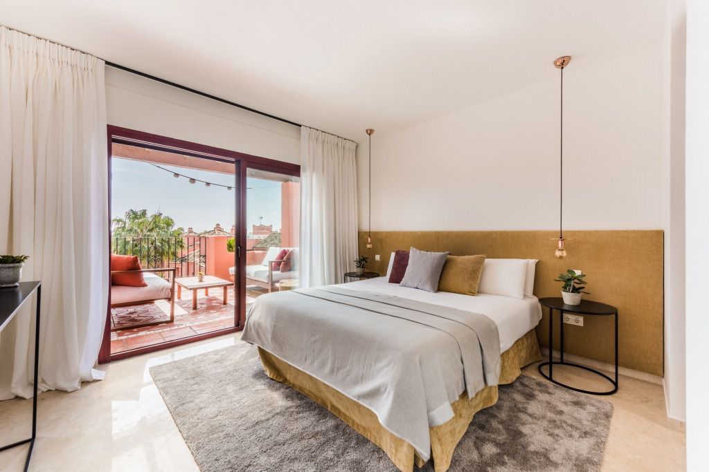 Tvåvåningslägenhet i Marbella Del Este, Malaga, Spanien 4 sovrum, 211 kvm. Nr. 53483