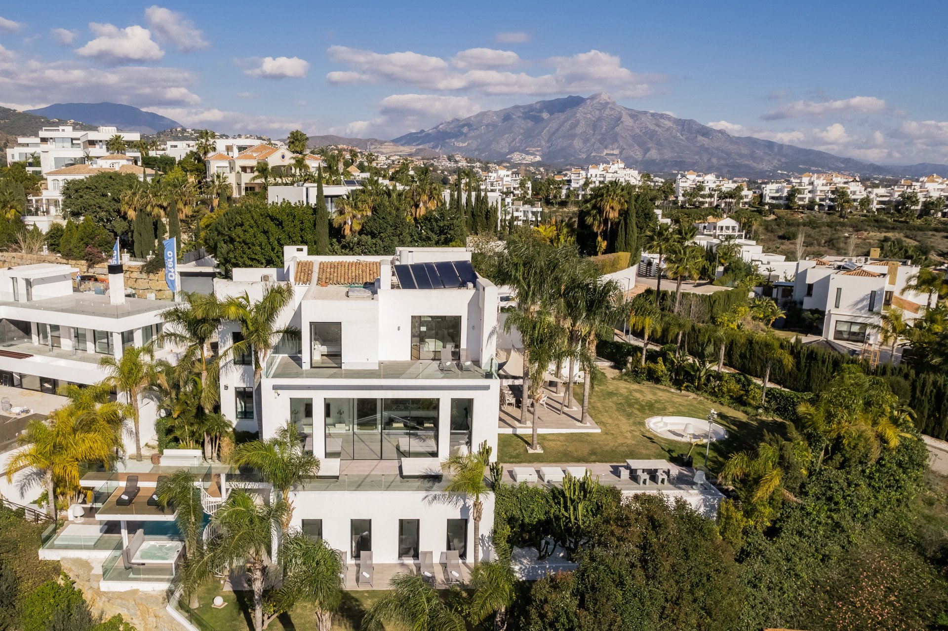 Villa i La Alqueria-El Paraíso, Malaga, Spanien 7 sovrum, 867 kvm. Nr. 53551