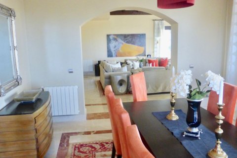 Villa for sale in Benahavis, Malaga, Spain 6 bedrooms, 950 sq.m. No. 53379 - photo 9