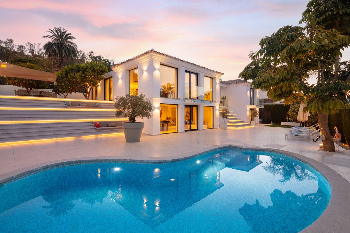 Villa Nueva Andalucia, Malaga, Spānijā 4 istabas, 350 m2 Nr. 53504