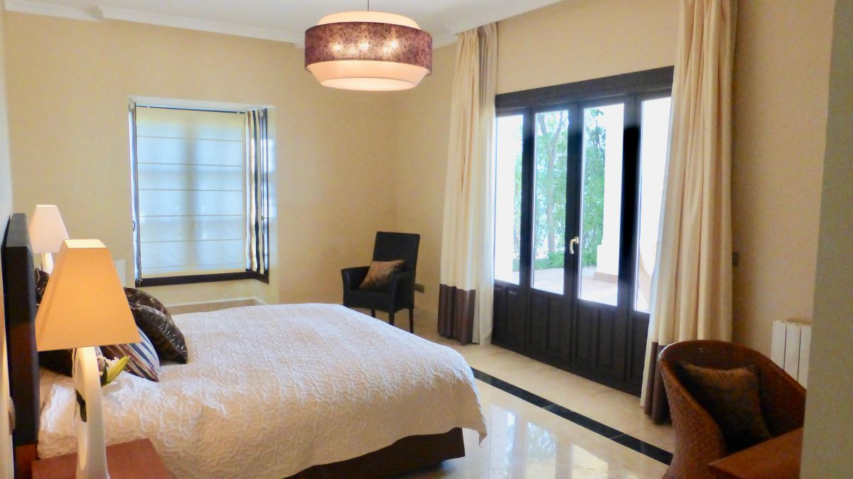 Villa a Benahavis, Malaga, Spagna 6 camere da letto, 950 mq. N° 53379