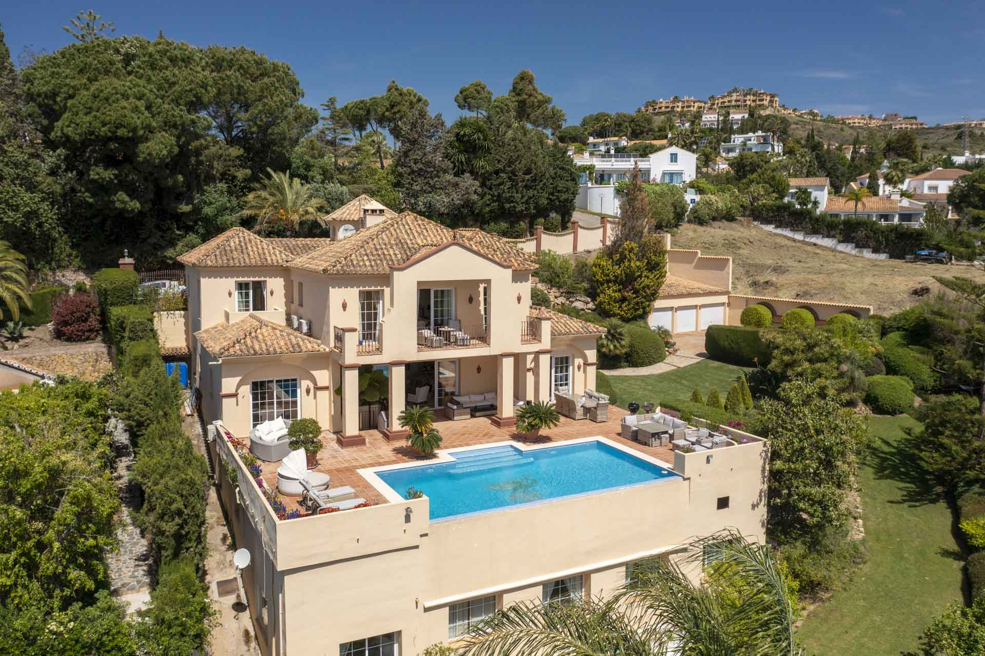 Villa in El Paraiso, Malaga, Spanien 5 Schlafzimmer, 779 m2 Nr. 53534