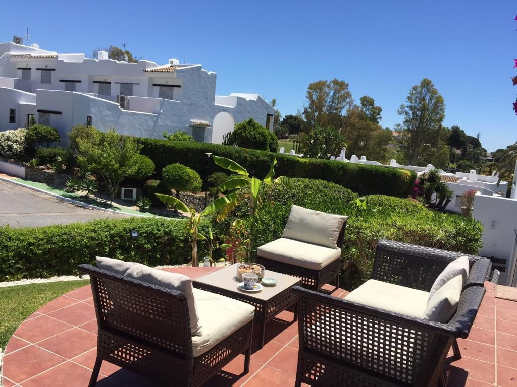 Kaupunkipientalo Nueva Andalucia, Malaga, Espanja 4 makuuhuonetta, 212 m2 No. 53471