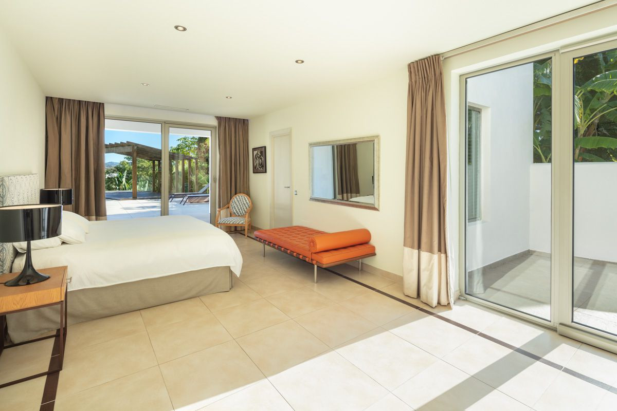 Villa in Nueva Andalucia, Malaga, Spain 6 bedrooms, 550 sq.m. No. 53421