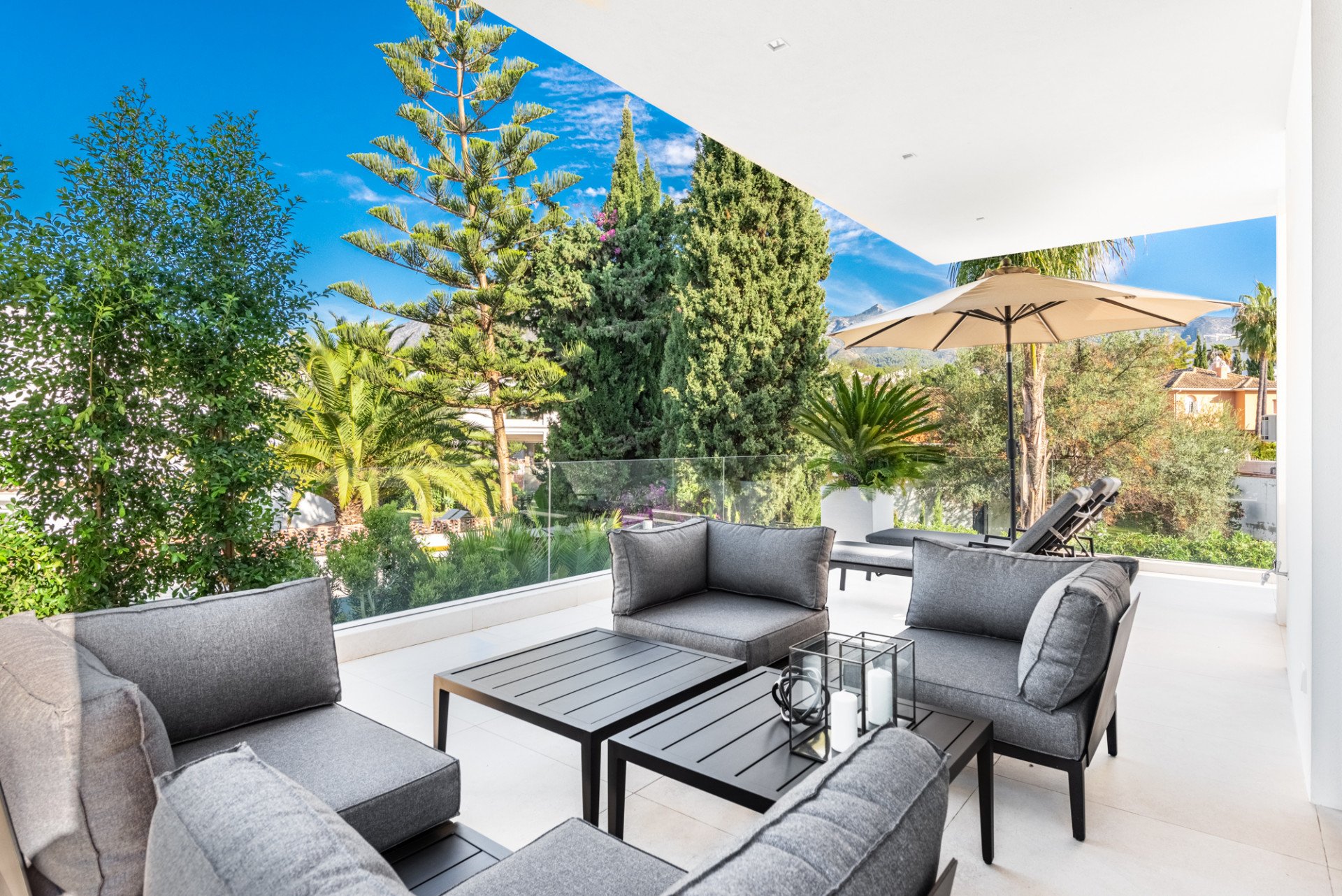 Villa i Marbella Golden Mile, Malaga, Spanien 5 sovrum, 393 kvm. Nr. 53570