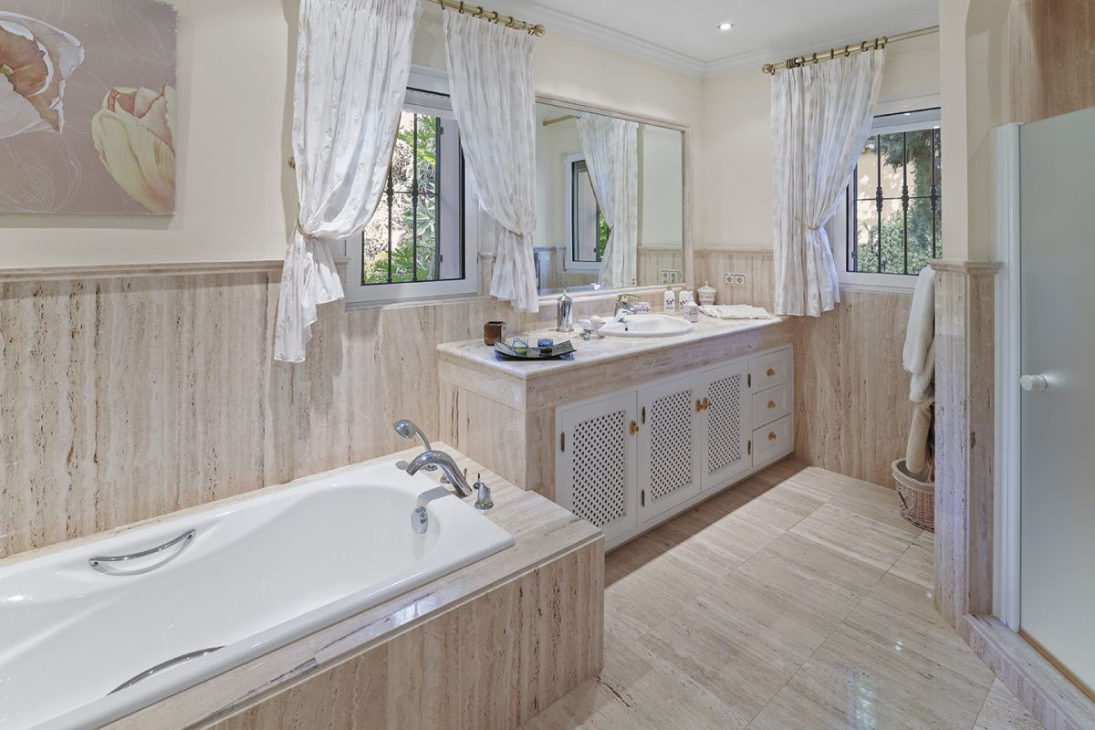 Huvila El Paraiso, Malaga, Espanja 5 makuuhuonetta, 953 m2 No. 53418