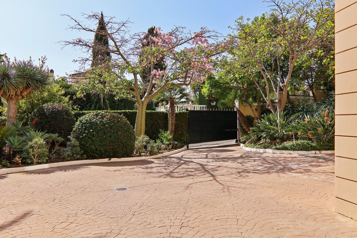 Huvila El Paraiso, Malaga, Espanja 5 makuuhuonetta, 953 m2 No. 53418