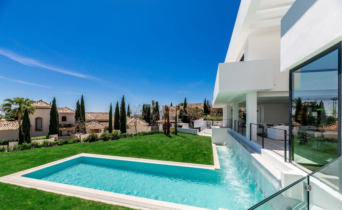 Villa i Benahavis, Malaga, Spanien 5 sovrum, 520 kvm. Nr. 53478