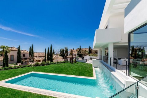 Villa for sale in Benahavis, Malaga, Spain 5 bedrooms, 520 sq.m. No. 53478 - photo 8
