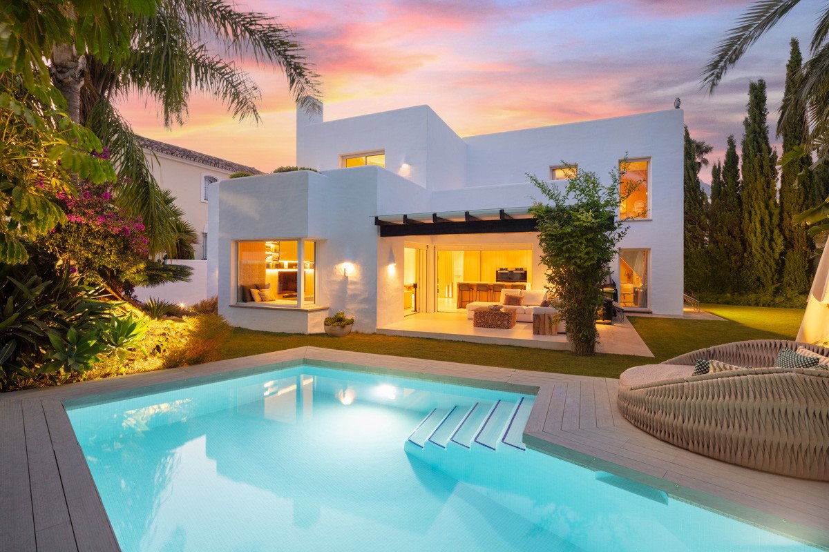 Villa i Marbella Golden Mile, Malaga, Spanien 4 sovrum, 240 kvm. Nr. 53572