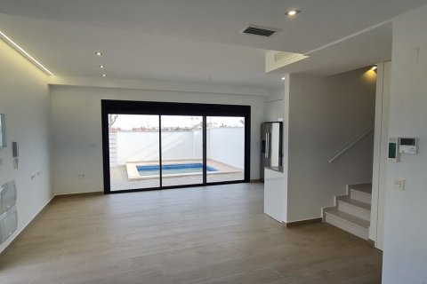 Villa for sale in La Zenia, Alicante, Spain 3 bedrooms, 97 sq.m. No. 53138 - photo 3