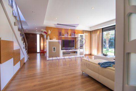 Villa for sale in Vilafortuny, Tarragona, Spain 4 bedrooms, 350 sq.m. No. 53647 - photo 28