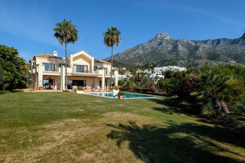 Villa for sale in Marbella Golden Mile, Malaga, Spain 5 bedrooms, 1022 sq.m. No. 53470 - photo 17